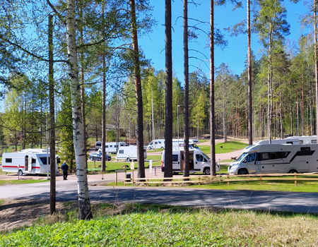 Kuva Olkkolan hovin caravan alueesta.