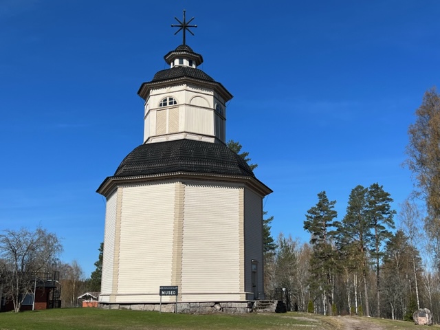 Kuvassa kirkonrakentajien museo.