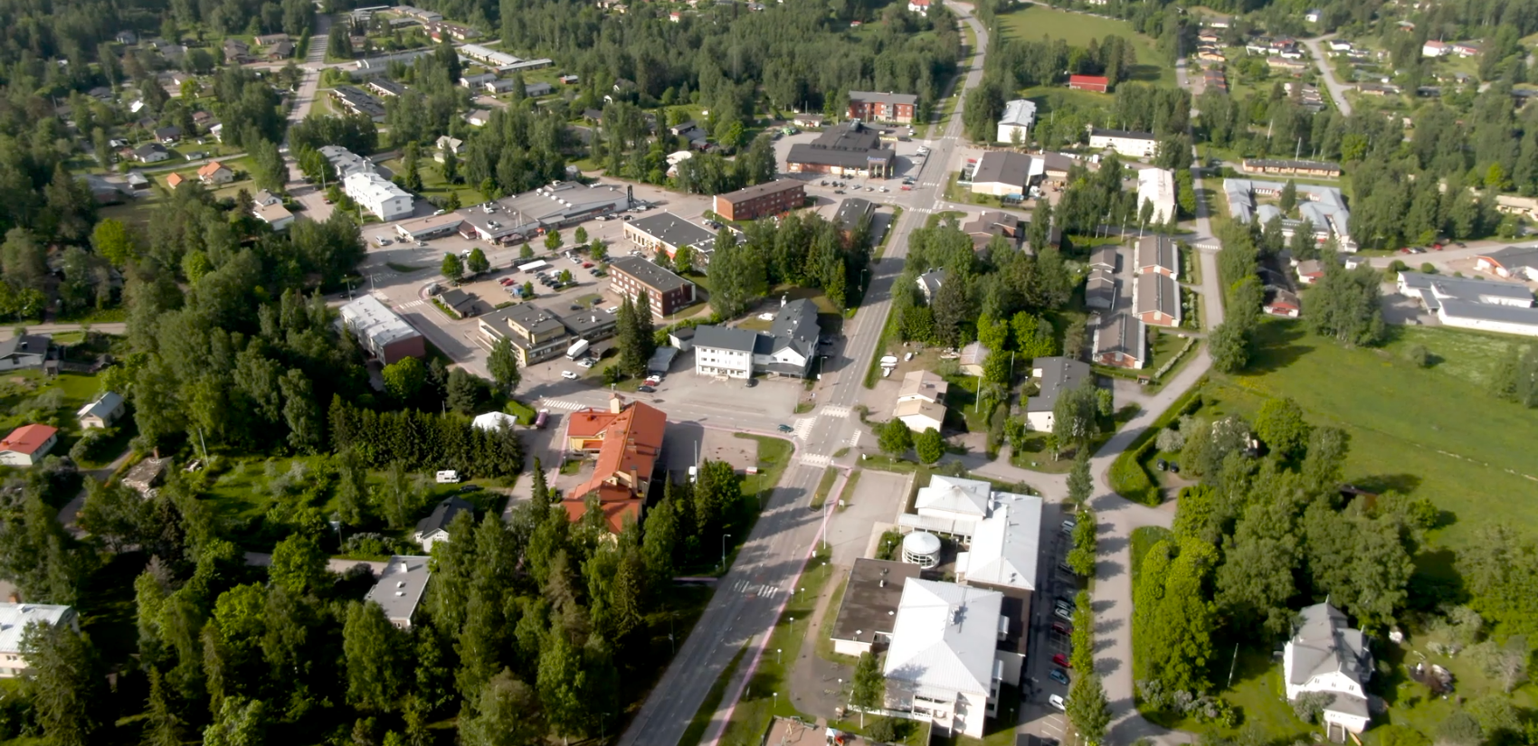 Kuvassa kyläkeskus ilmasta kuvattuna.
